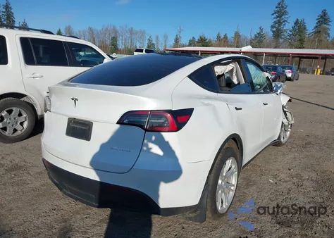 2022 Tesla Model Y Long Range Dual Motor All-Wheel Drive z USA, uszkodzony, nr VIN 7SAYGDEEXNF320917